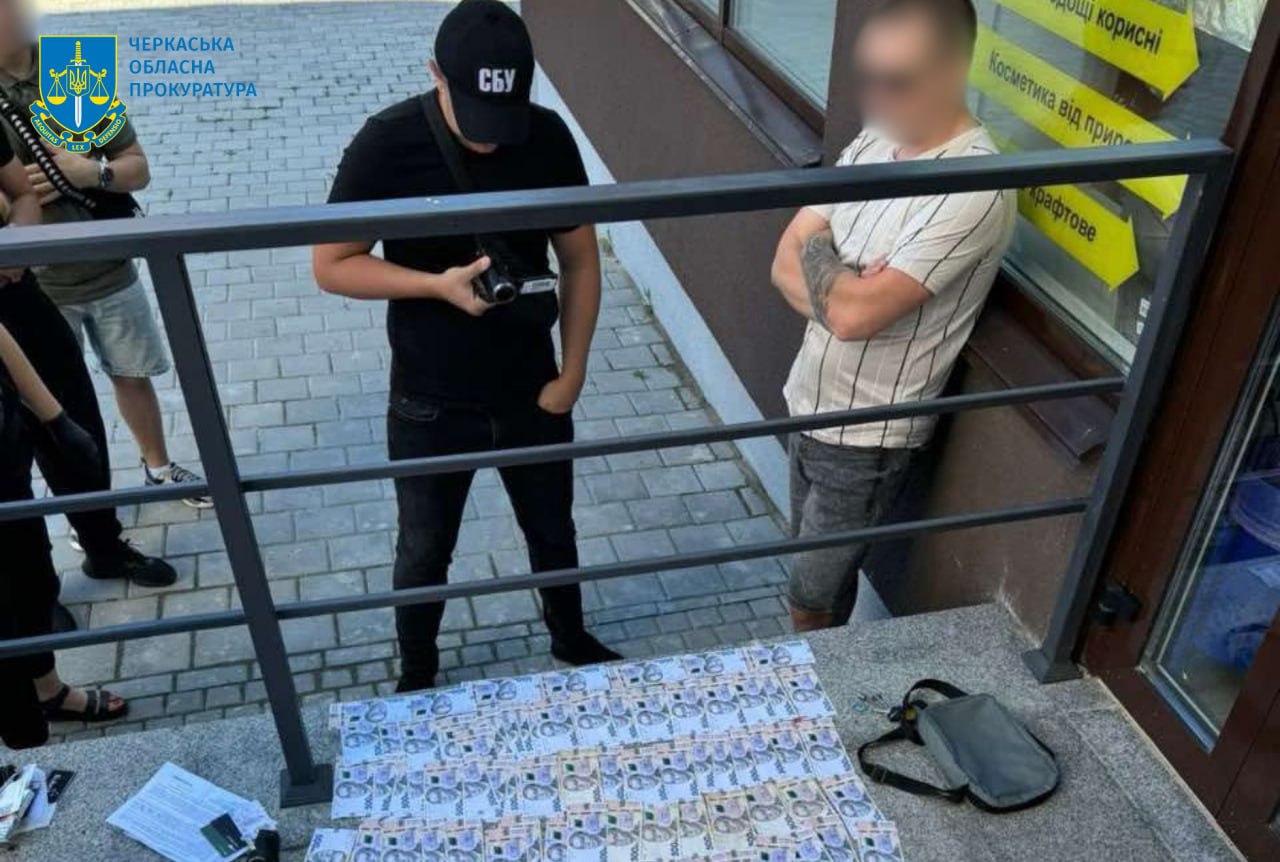 На Черкащині викрито двох осіб, які вимагали 5 млн грн від сина загиблого військовослужбовця ЗСУ