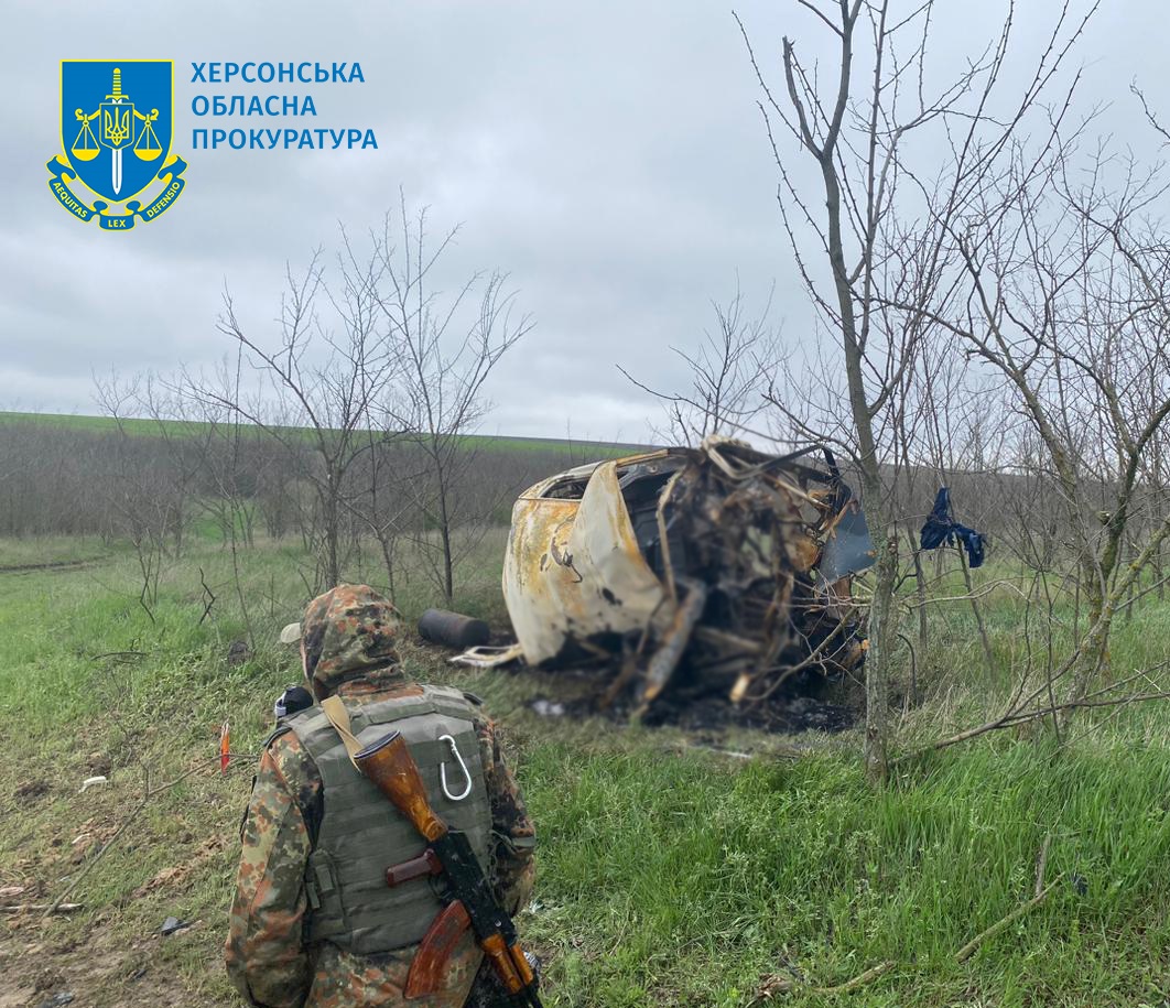 На Херсонщині автомобіль з цивільними підірвався на російській міні – розпочато провадження