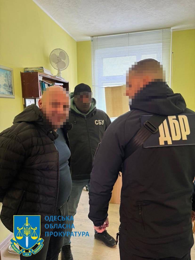 На Одещині судитимуть працівника ДМС, який вимагав хабар за підтвердження дітям громадянства України