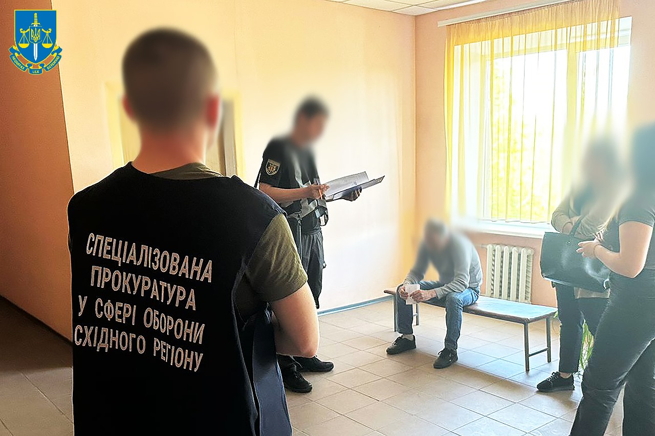 На Дніпропетровщині затримано на хабарі голову позаштатної військово-лікарської комісії РТЦК та СП