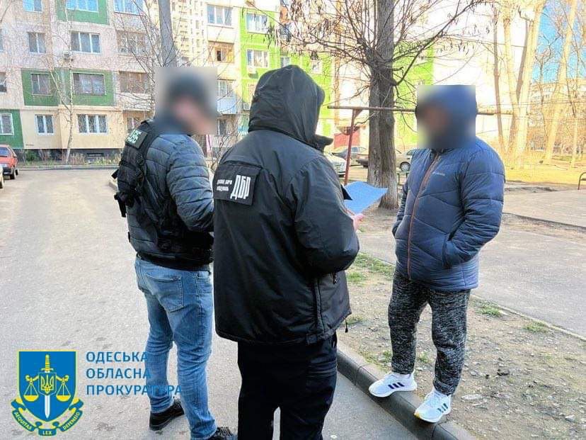Незаконні затримання, вимагання, крадіжка та корупція – в Одесі судитимуть 3 поліцейських та їхнього спільника