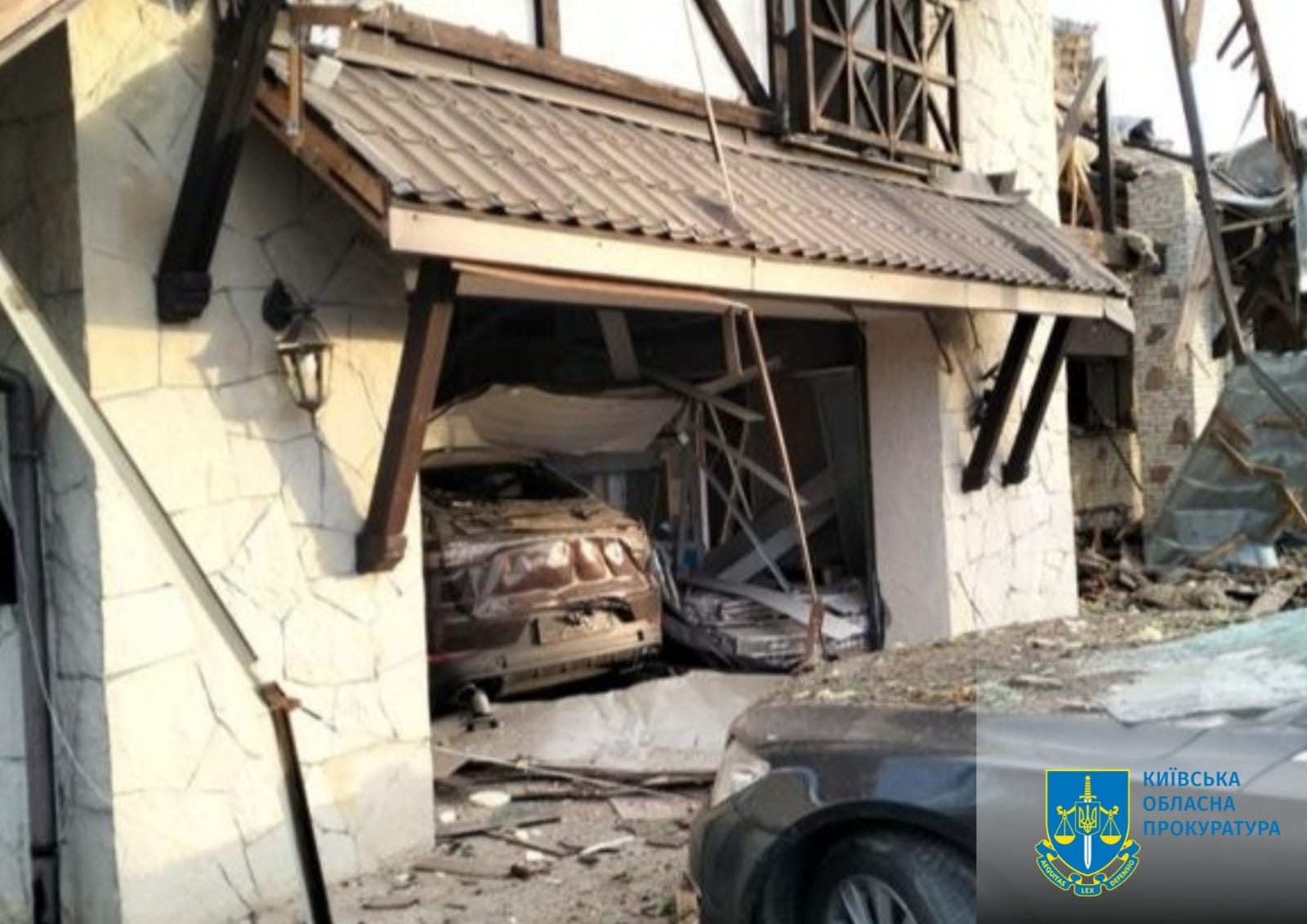 На Київщині внаслідок ракетної атаки рф травмовано цивільних та пошкоджено житлові будинки – розпочато розслідування