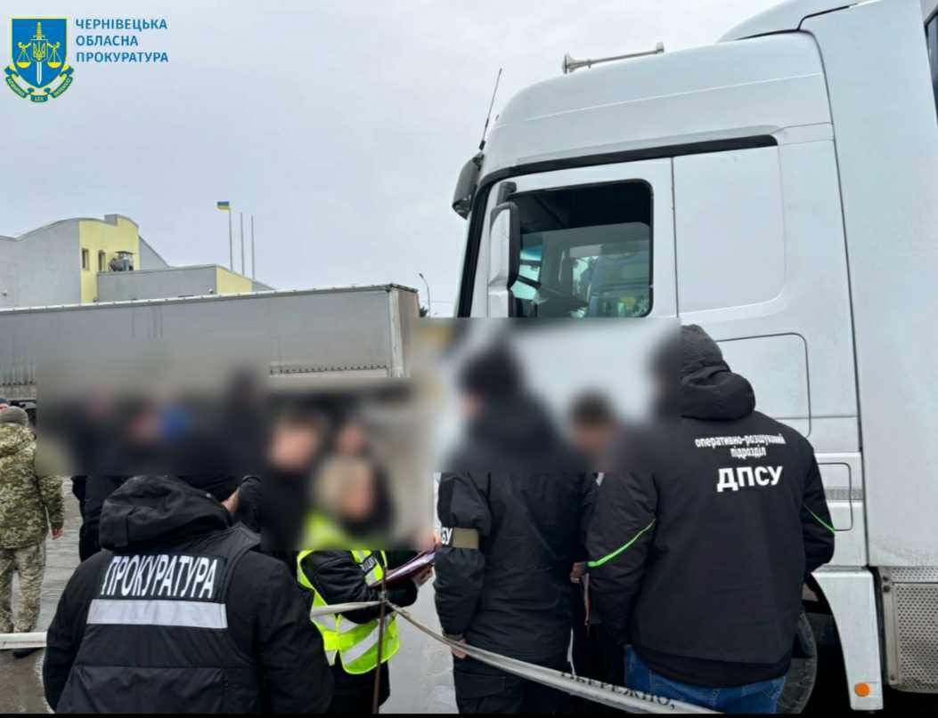 На Буковині судитимуть далекобійника, який за 7000 євро переховував військовозобов’язаного у спальному відсіку вантажівки, що прямувала до Румунії