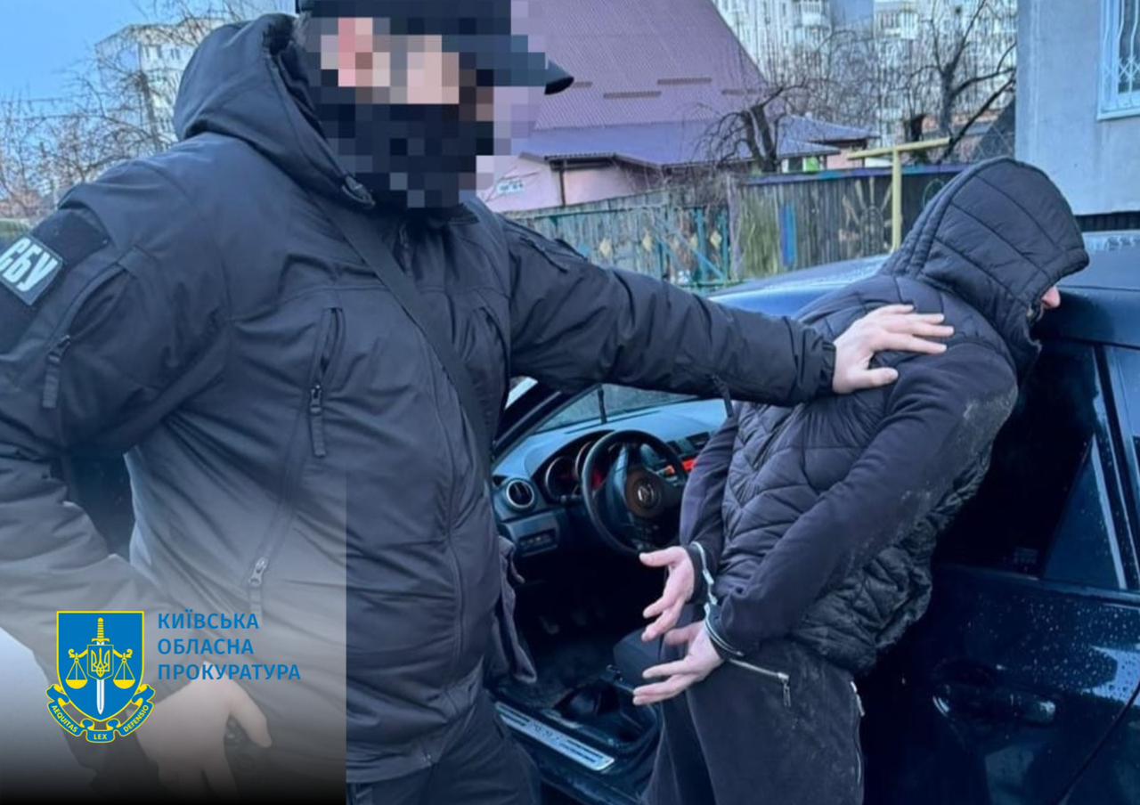 Повідомлено про підозру трьом мешканцям Київщини, які «вибивали» 20 тис доларів США неіснуючого боргу
