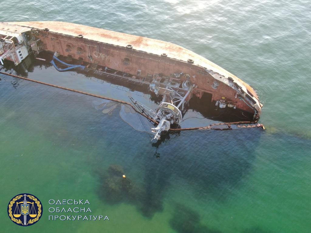 Прокуратура у судовому порядку стягнула з судновласника танкера «Delfi» збитки, завдані внаслідок забруднення Чорного моря (ФОТО)