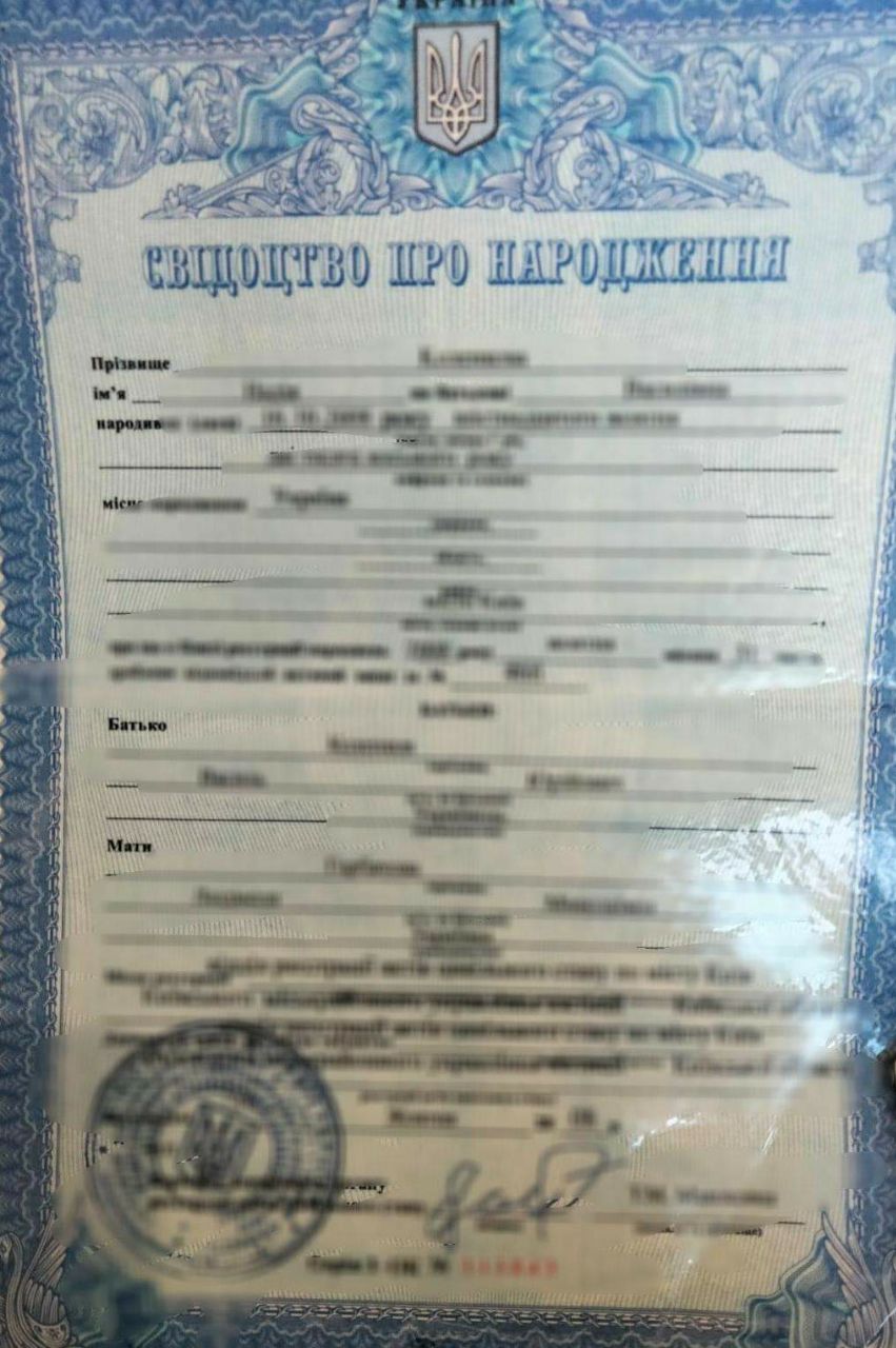 На Буковині судитимуть чоловіка, який для виїзду за кордон «купив» доньці двох братів та надав хабар прикордонникам