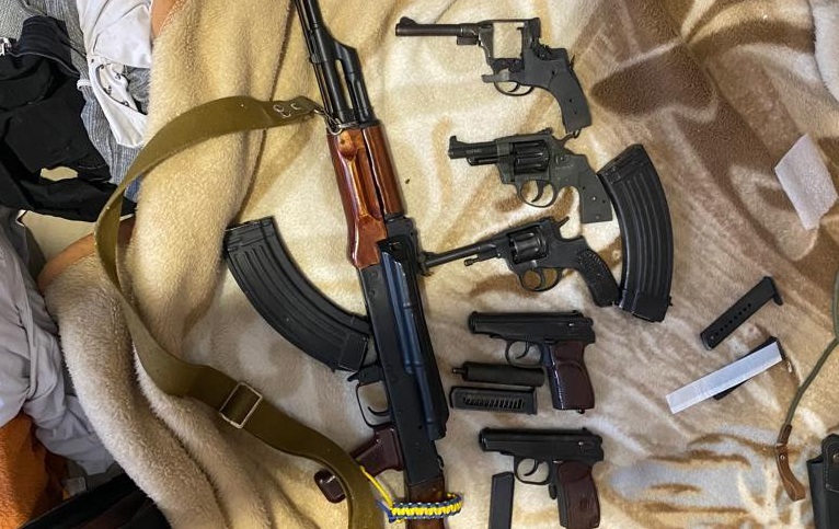 Продаж зброї по всій країні через інтернет – на Дніпропетровщині викрито чоловіка (ФОТО)