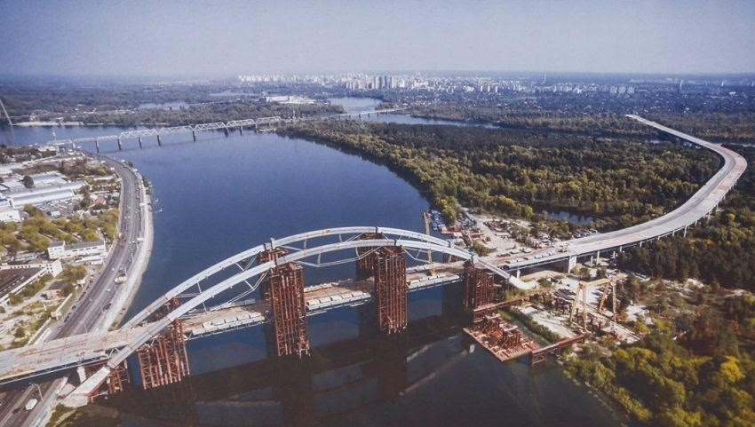 24 млн грн збитків на оренді техніки для будівництва Подільського мосту – генпідряднику повідомлено про підозру