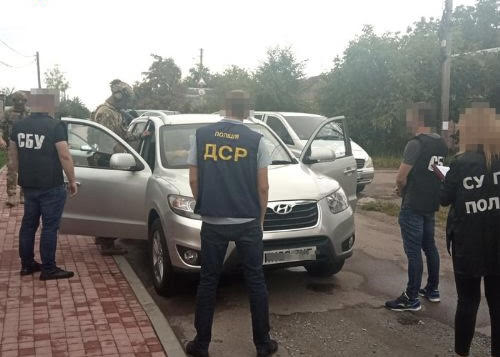 Волонтера з Житомира підозрюють у продажі автомобілів, які призначалися для ЗСУ та Нацгварді