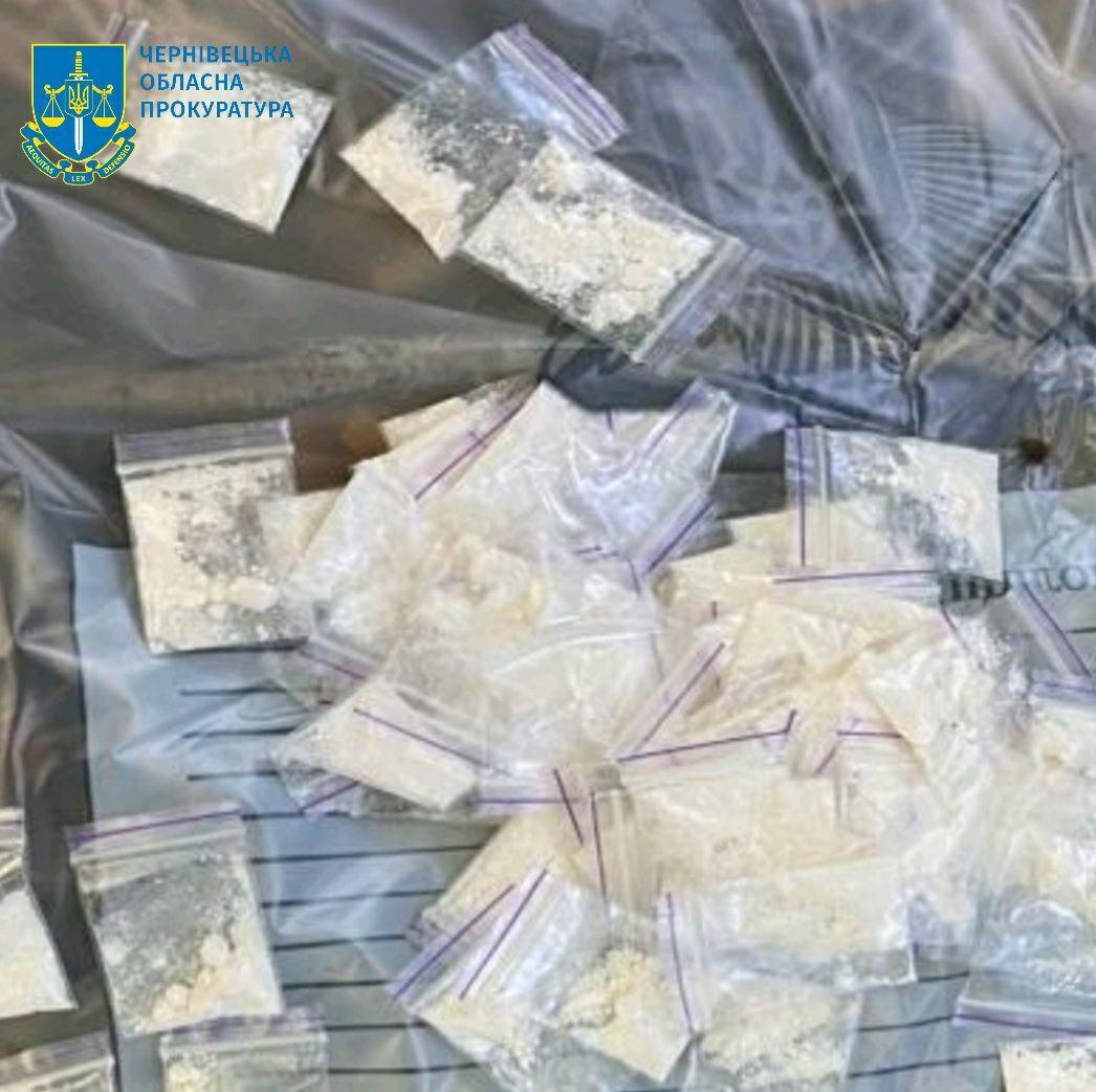 Наркотрафік майже на 1 млн грн та утримання наркопритону – повідомлено про підозру жителя Буковини
