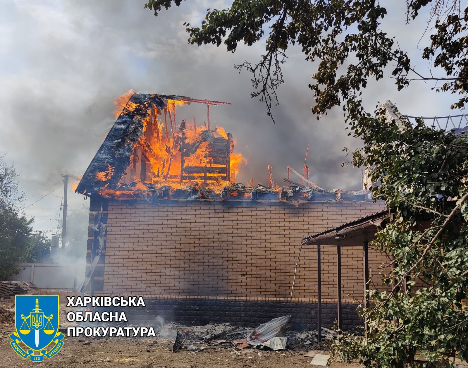 За тактикою «повторного удару» російські військові обстріляли Борову на Харківщині, двоє людей загинули, серед поранених троє рятувальників – розпочато провадження