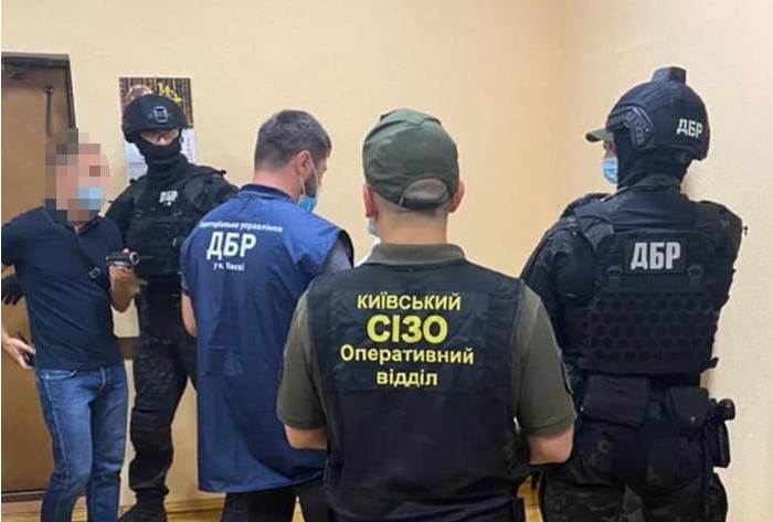 Чотирьох експрацівників Київського СІЗО судитимуть за організацію збуту наркотиків на території установи