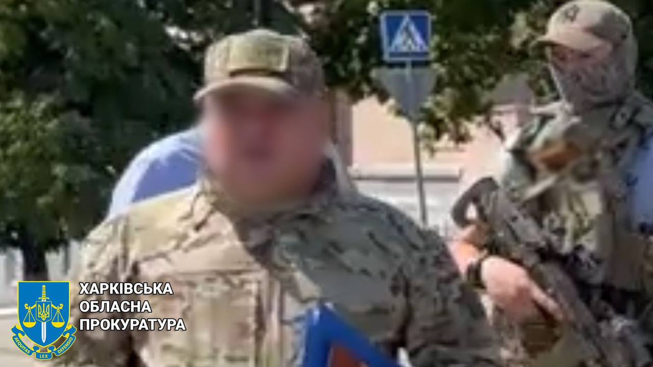 Погрожуючи зброєю, змусив мирну жительку віддати елітний позашляховик – на Харківщині судитимуть начальника окупаційної «поліції»