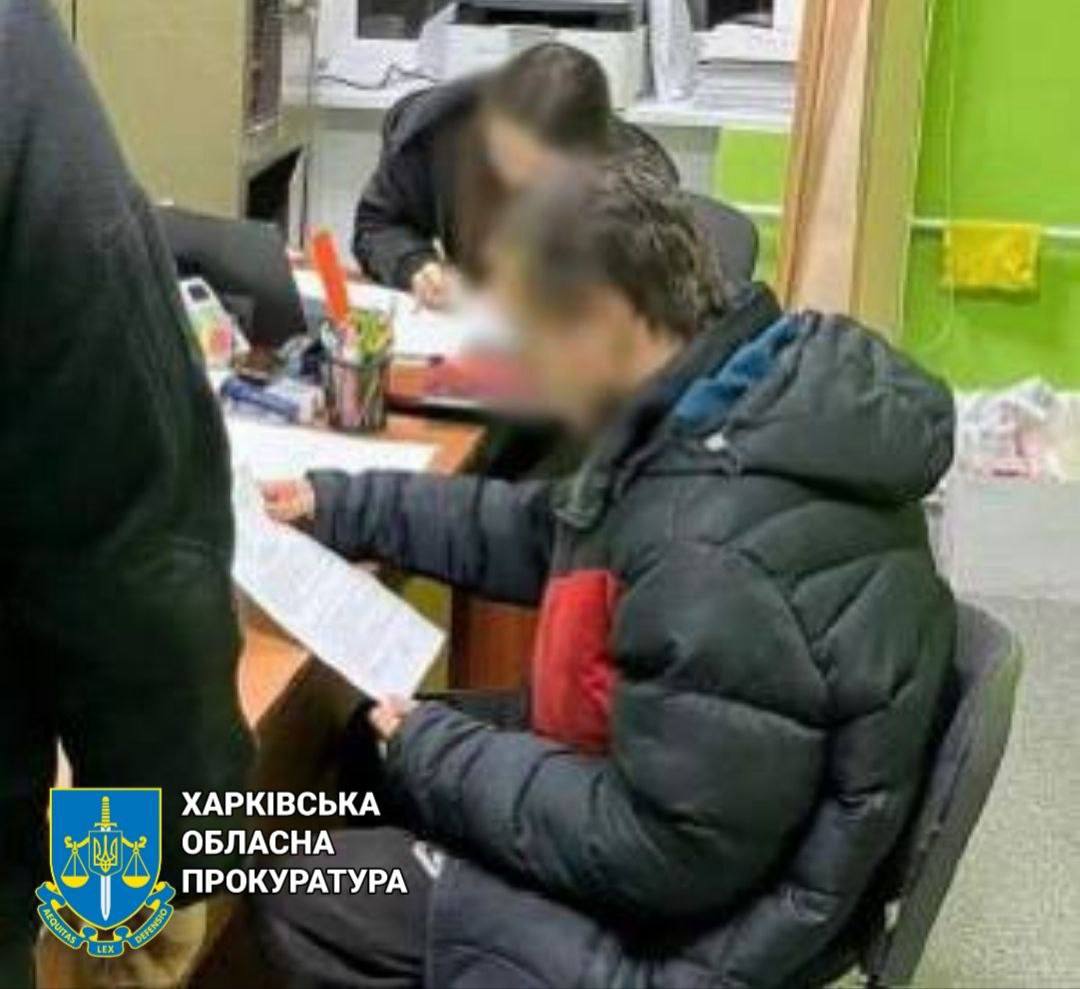 До 12 років за ґратами засуджено «народного міліціонера», який намагався побудувати кар’єру псевдоправоохоронця під час окупації м. Ізюм