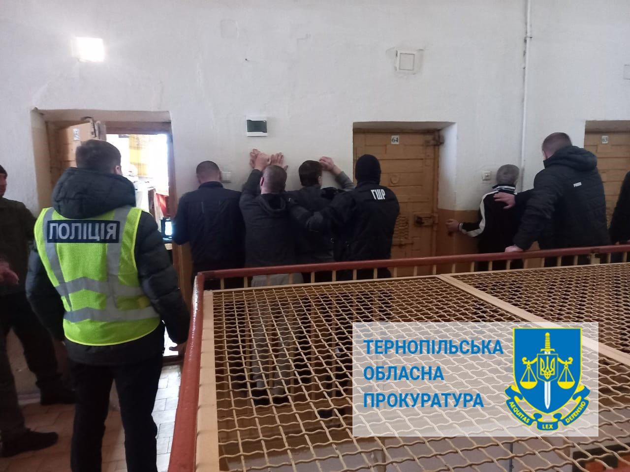 Поширення злочинного впливу й постачання наркотиків в установу виконання покарань – на Тернопільщині викрито 4 осіб