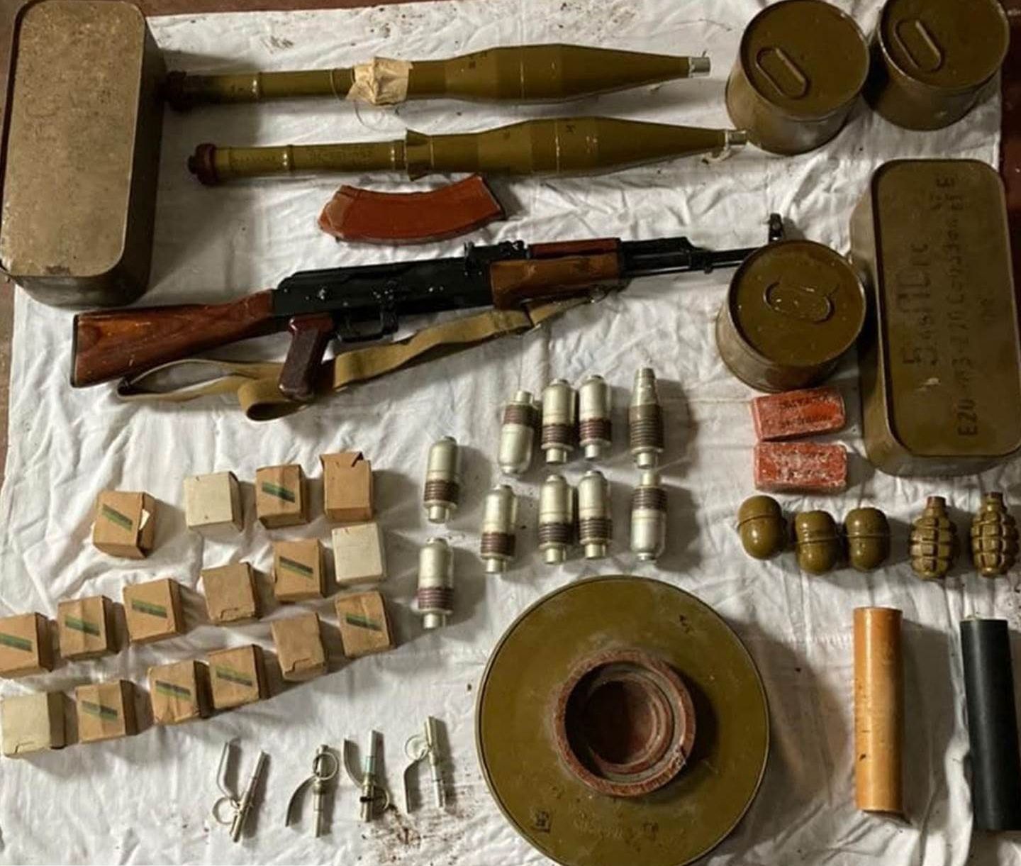 Гранати, протитанкові міни і патрони – на Донеччині виявлено схрон зброї та боєприпасів