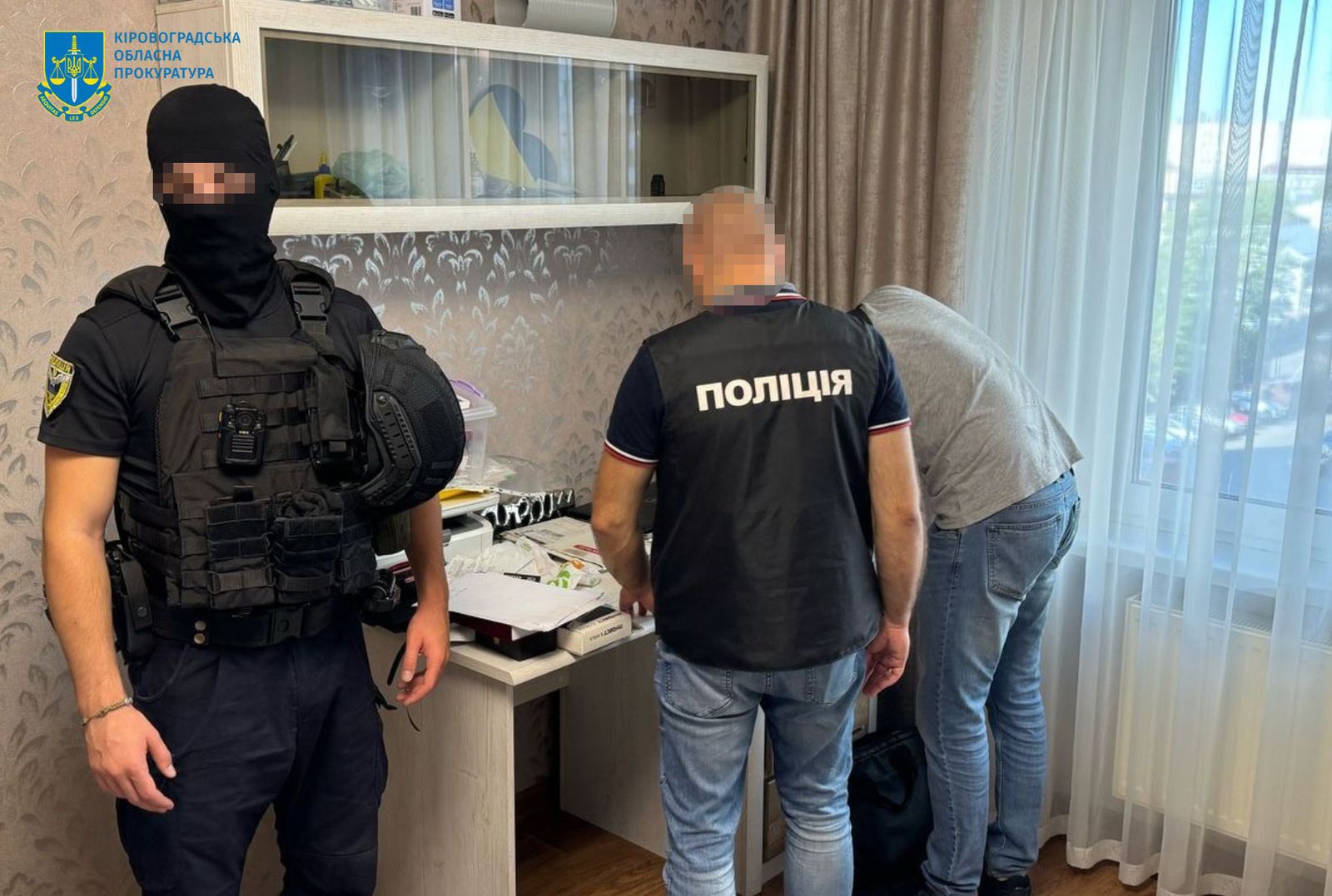 На Кіровоградщині повідомлено про підозру учасникам групи, які викрали майже 10 млн гривень в одному з банків