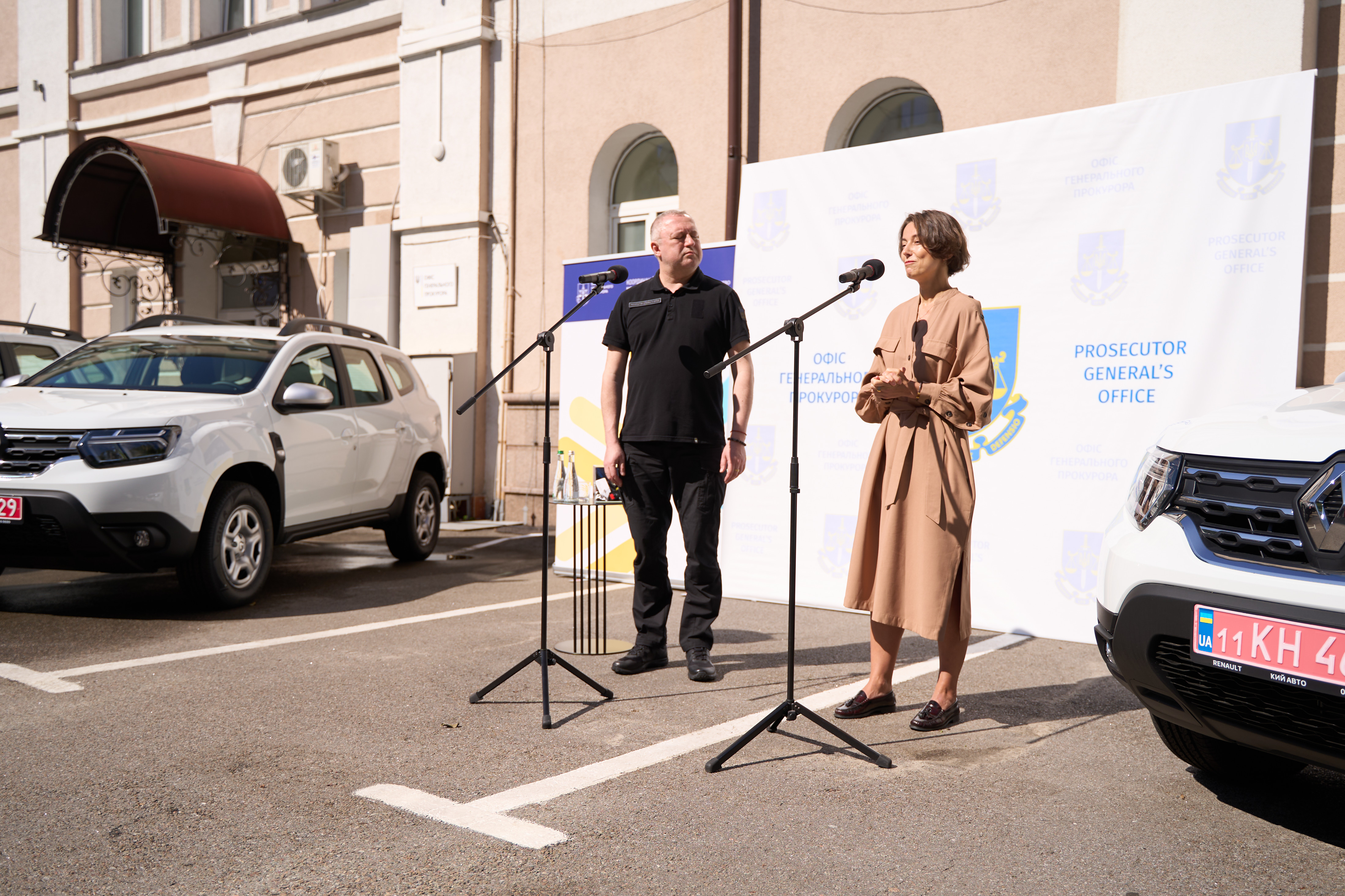 Координаційні центри прифронтових областей отримали автомобілі від міжнародних партнерів