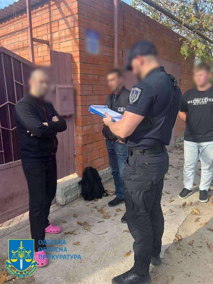 Одеського поліцейського та його спільника судитимуть за незаконне переправлення призовників до Молдови