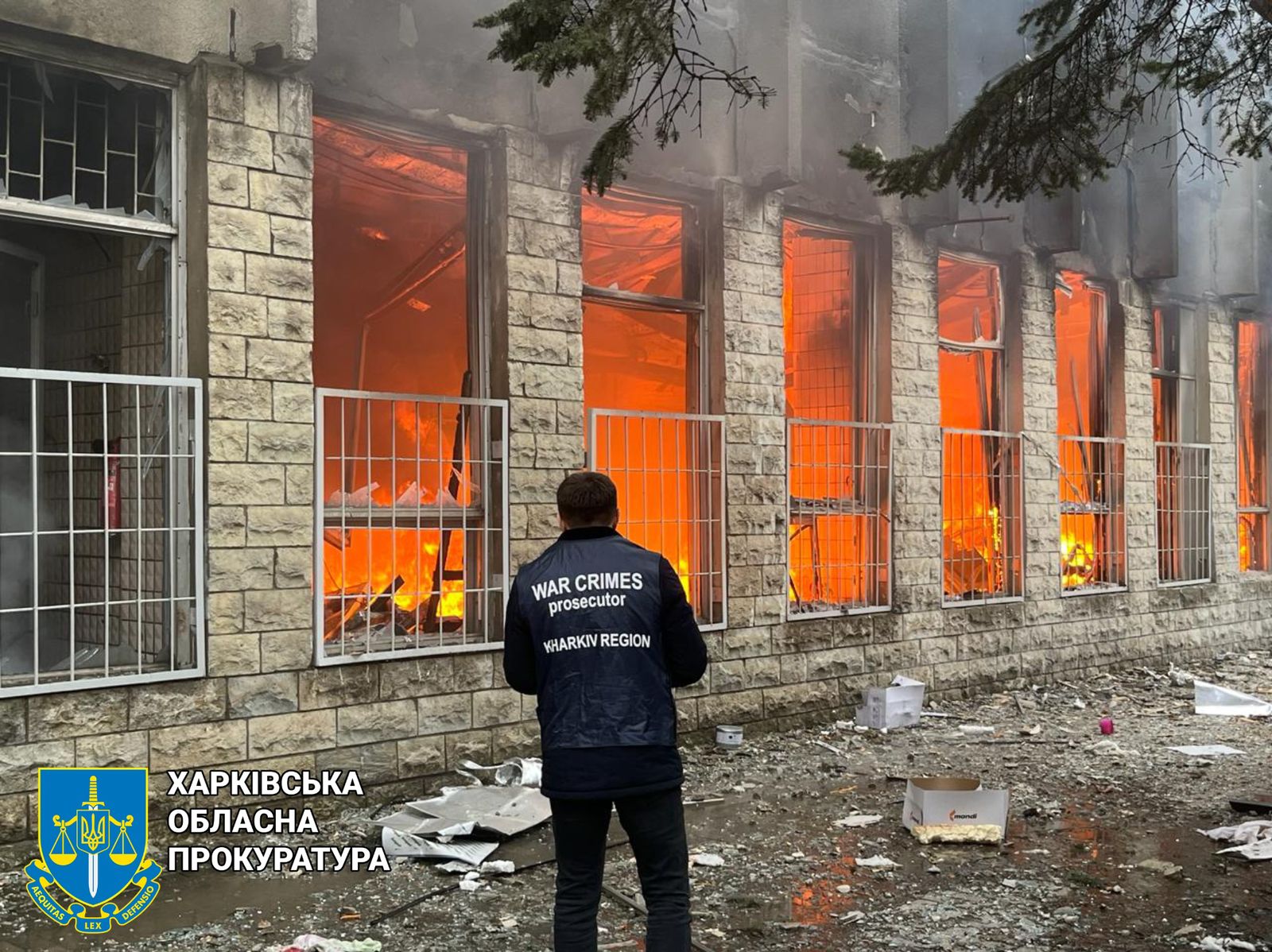 Один загиблий та пʼятеро поранених внаслідок ракетної атаки по Харкову – прокурори працюють на місці події