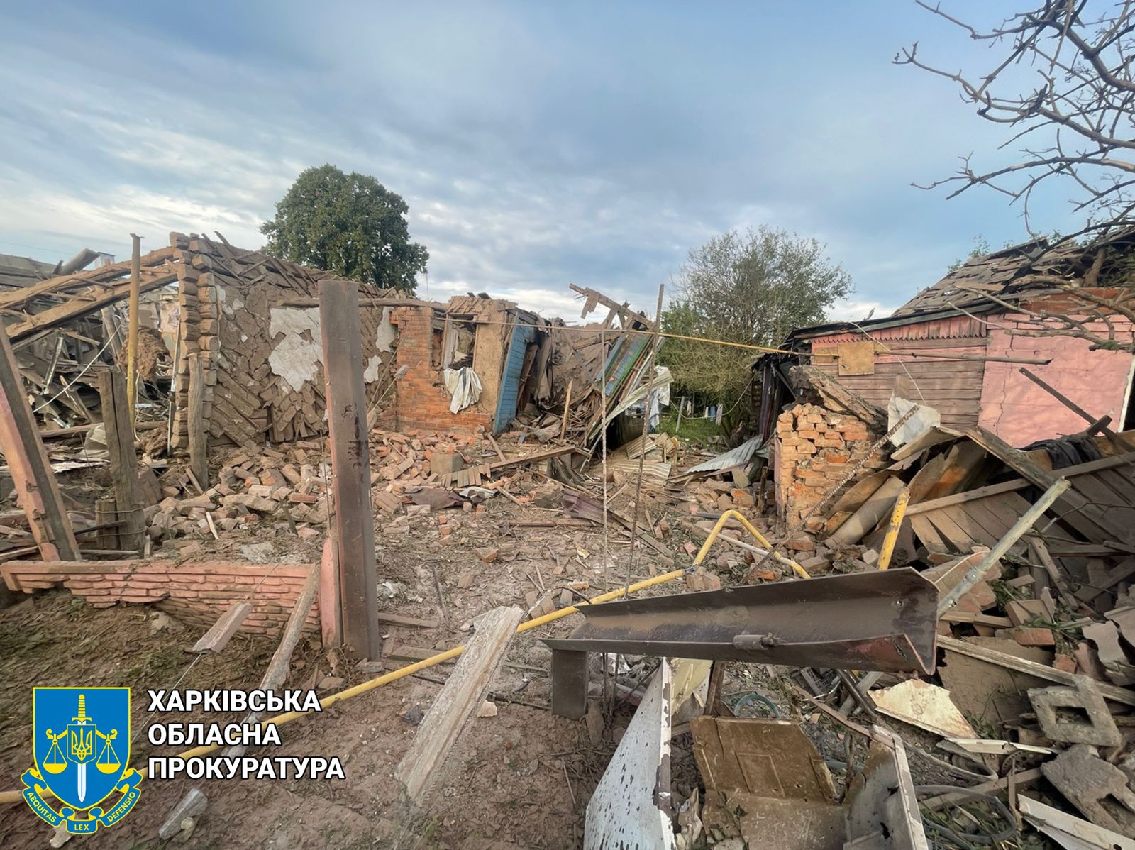 Троє мирних мешканців загинули, ще один поранений внаслідок ворожих обстрілів Харківщини – прокурори документують наслідки