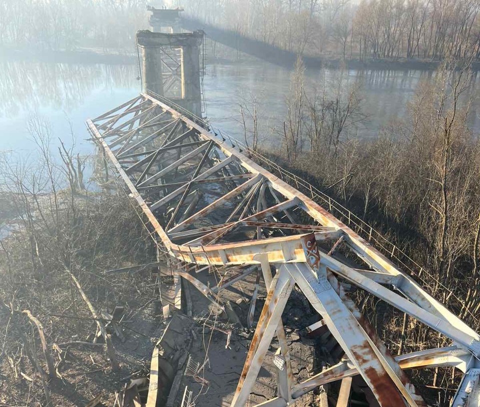 Окупанти зруйнували міст через Десну, що сполучав Чернігів з Києвом - розпочато кримінальне провадження