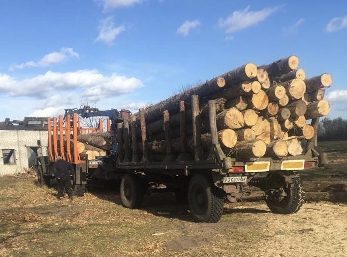 Прокурори припинили діяльність незаконного деревообробного цеху – вилучено деревину на 800 тис грн (ФОТО)