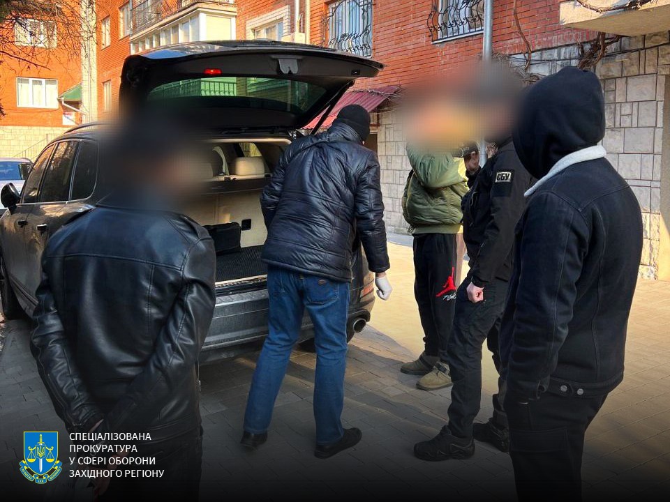 За 3 тисячі доларів США обіцяв вплинути на ТЦК та СП Тернопільщини – викрито місцевого мешканця