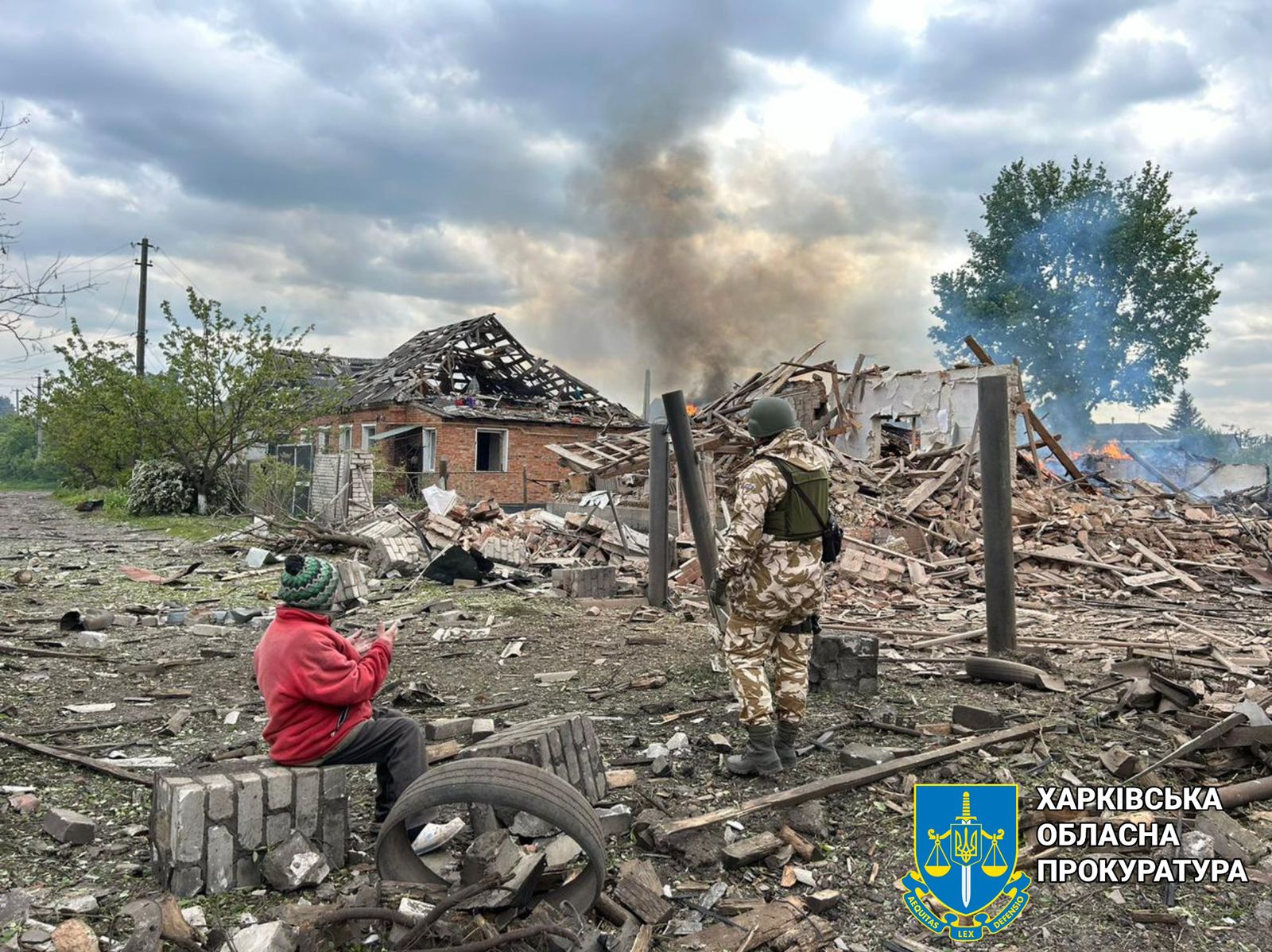 Ворог не припиняє обстрілювати прикордоння Харківщини, є загиблі та поранені – прокурори документують наслідки