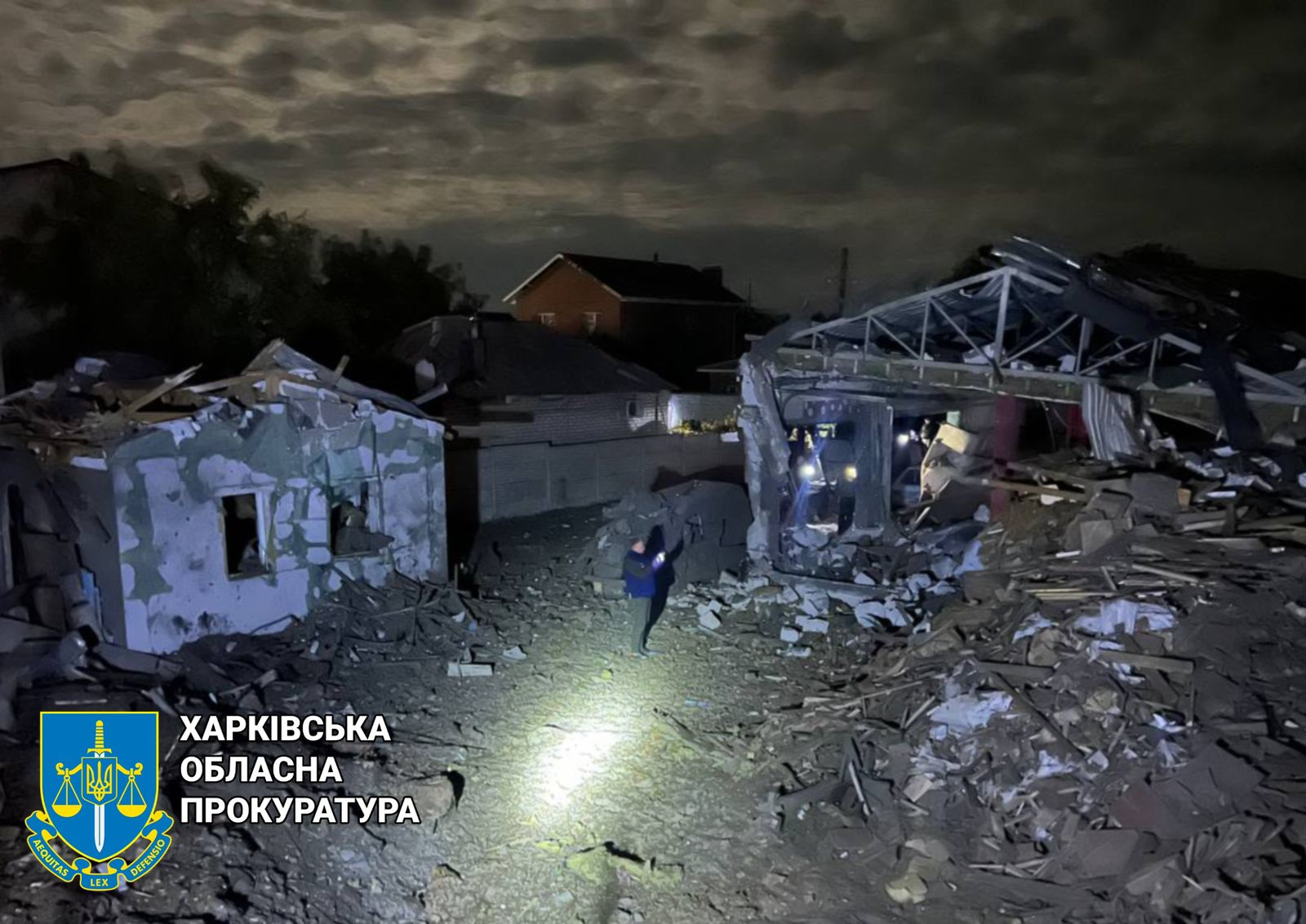 13 людей, серед яких вагітна жінка, постраждали внаслідок авіаатак по Харкову – прокурори задокументували наслідки