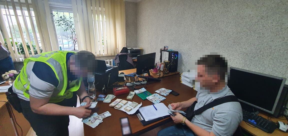 Столичного підприємця викрито на продажі позашляховиків, ввезених в Україну у якості гуманітарної допомоги ЗСУ
